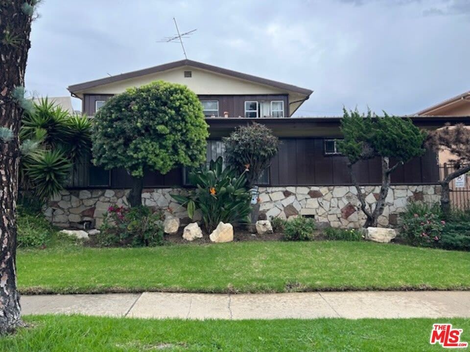 10702 Crenshaw Blvd – photo 1
