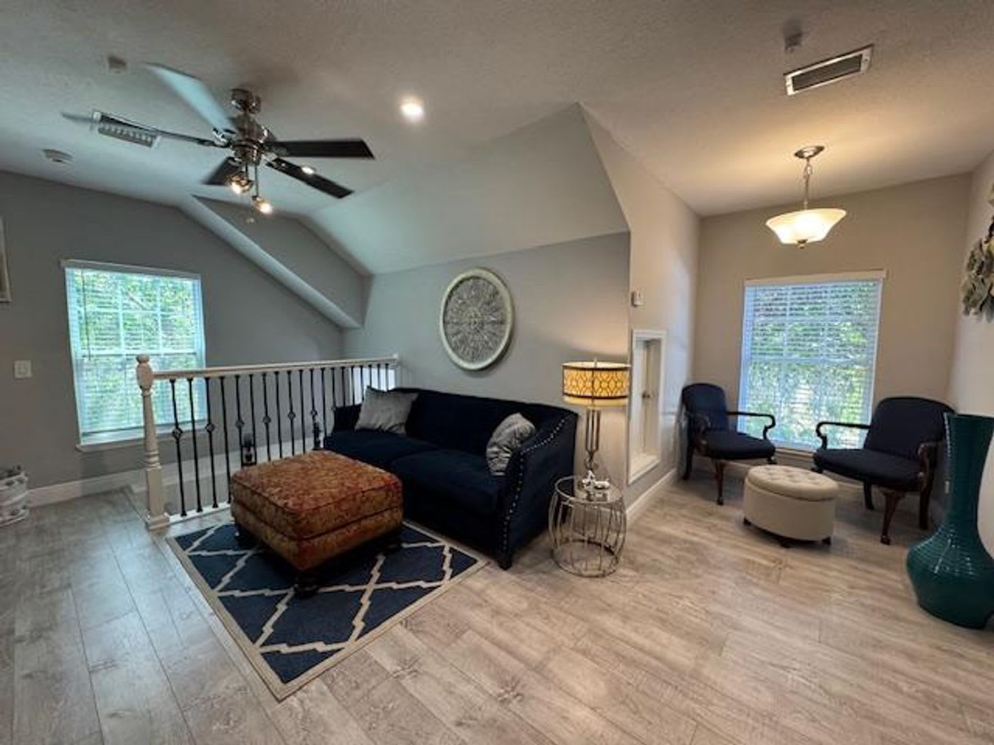 1 Bedroom Renovated Garage Apartment – photo 4