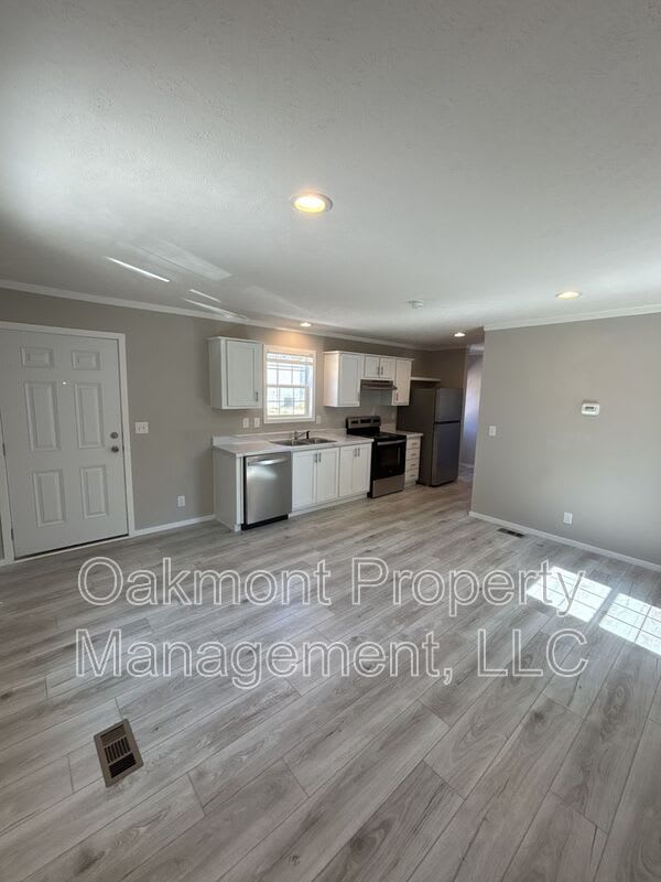 212 Rosewood Avenue – photo 4
