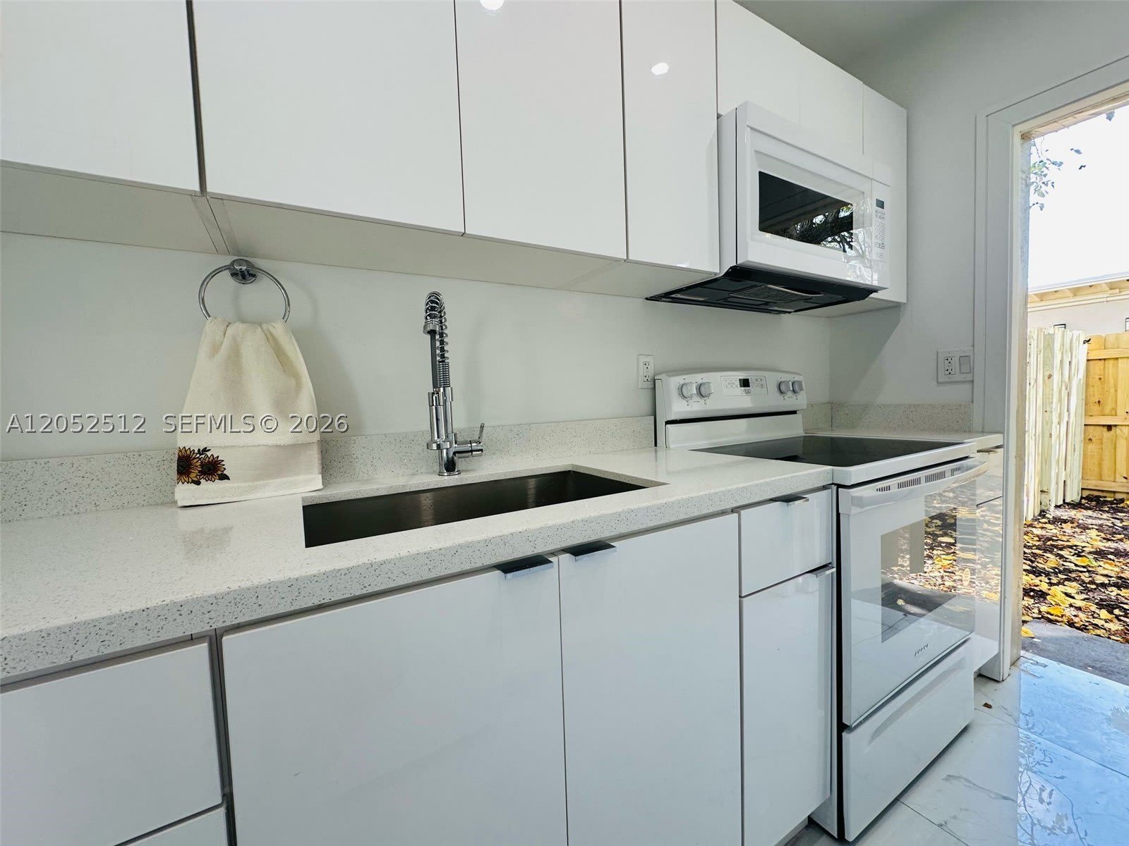 407 SE 14th Ct – photo 1