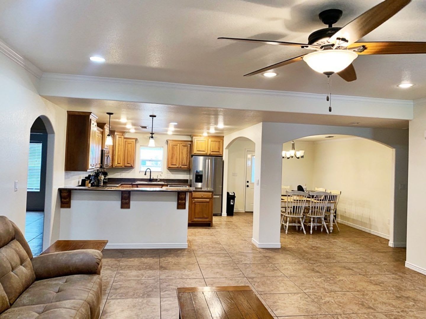 Beautiful all brick home – photo 3