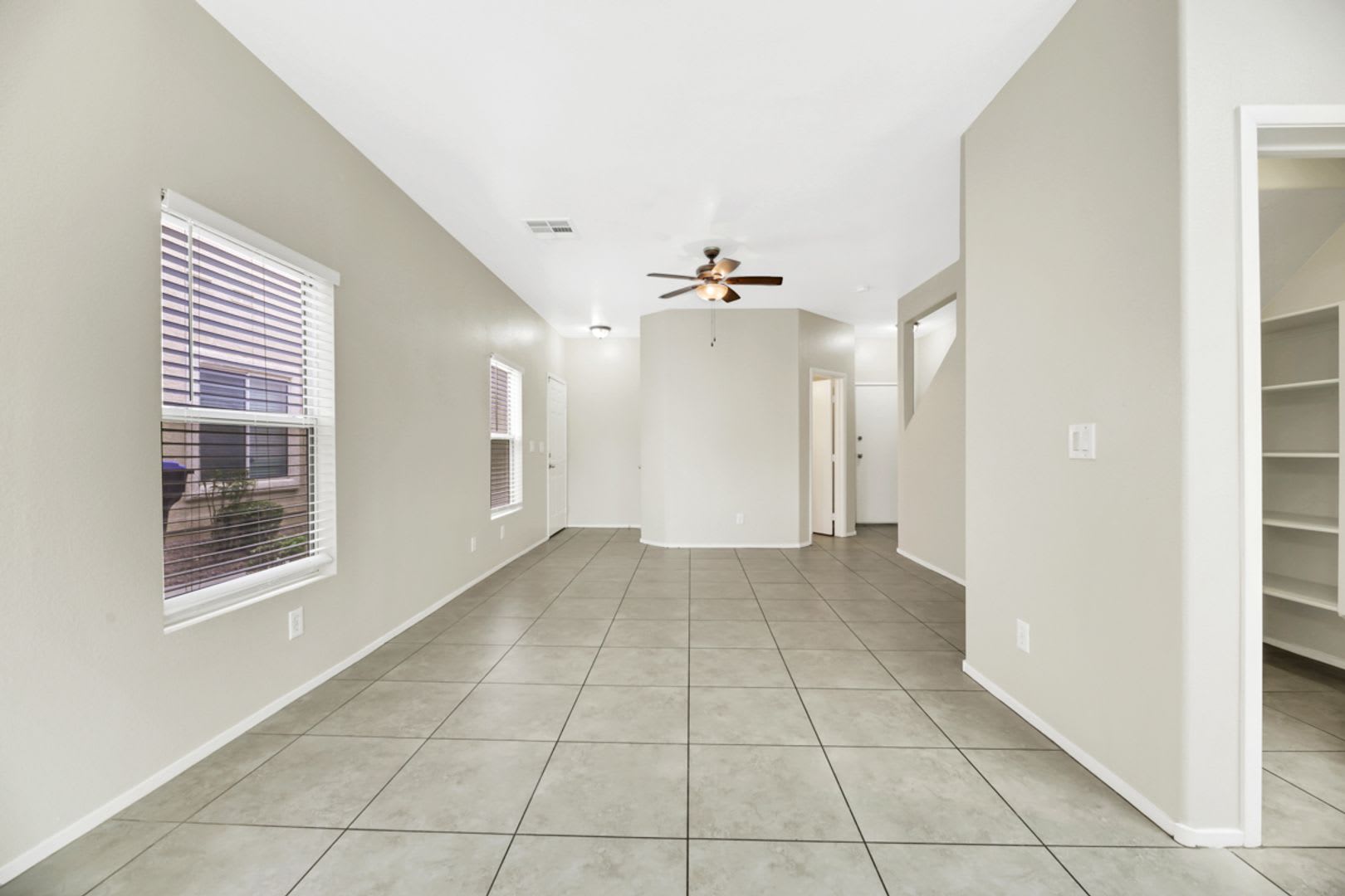 2 bedroom Townhome with a yard – photo 3
