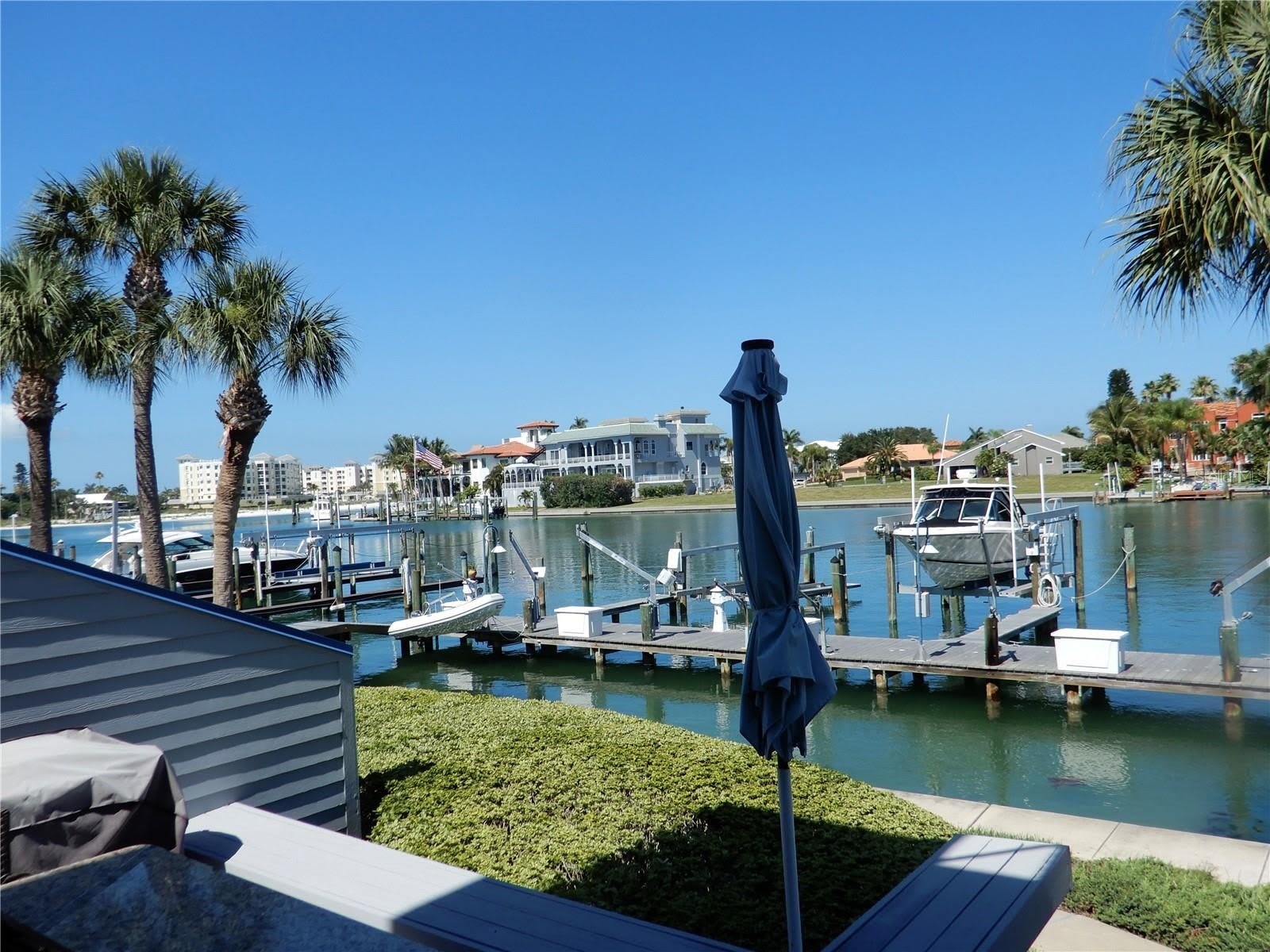 910 PINELLAS BAYWAY S – photo 1