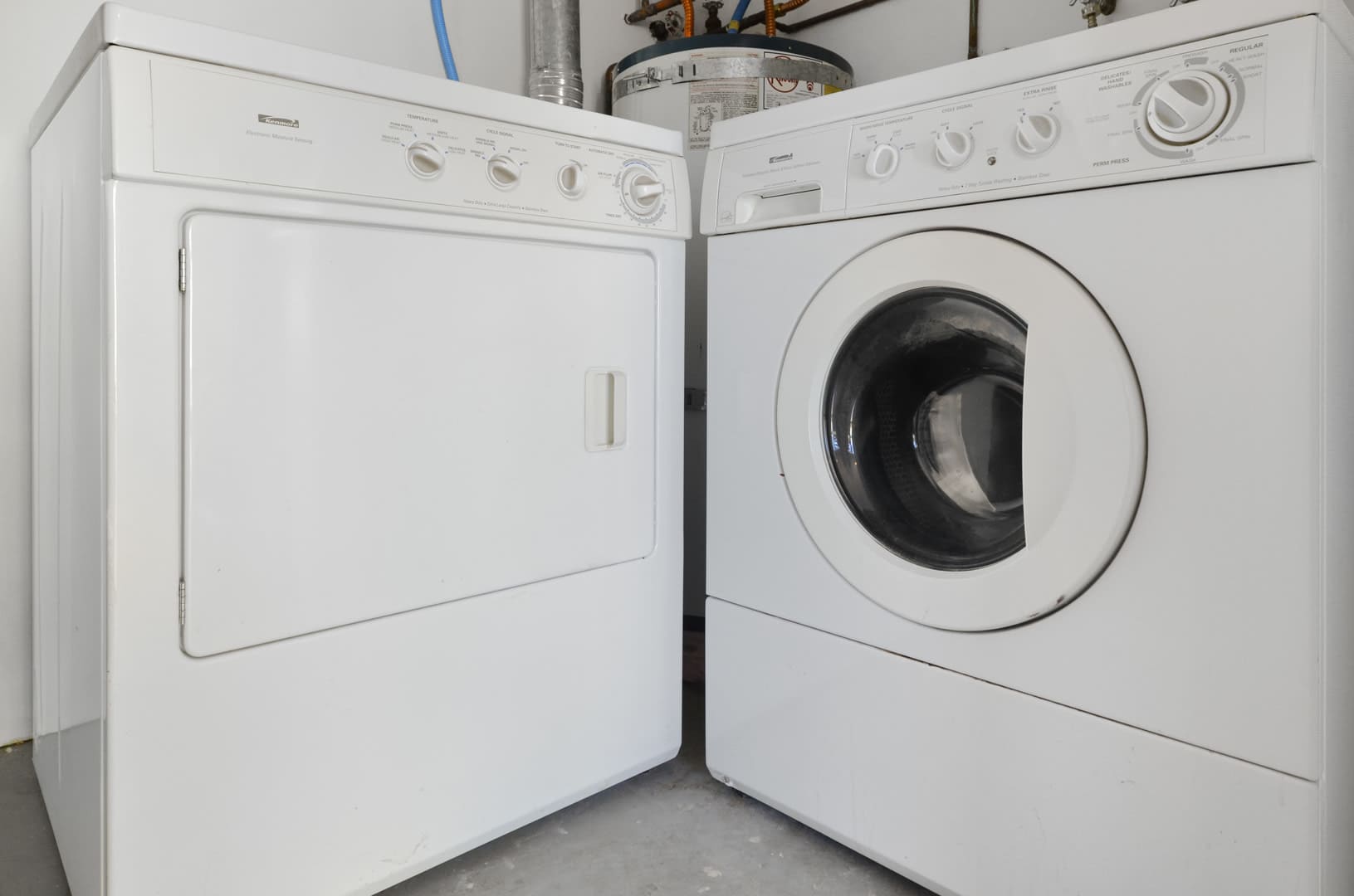 Lovely end unit at Newport Townhomes! – photo 4