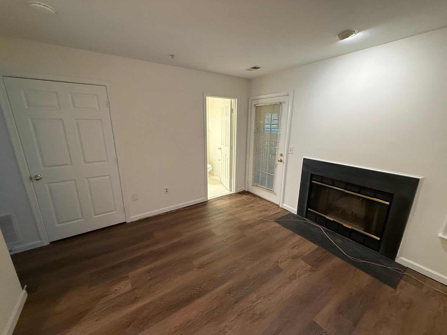 Beautiful 3 Bed 3 5 Bath In Ideal Location – photo 4