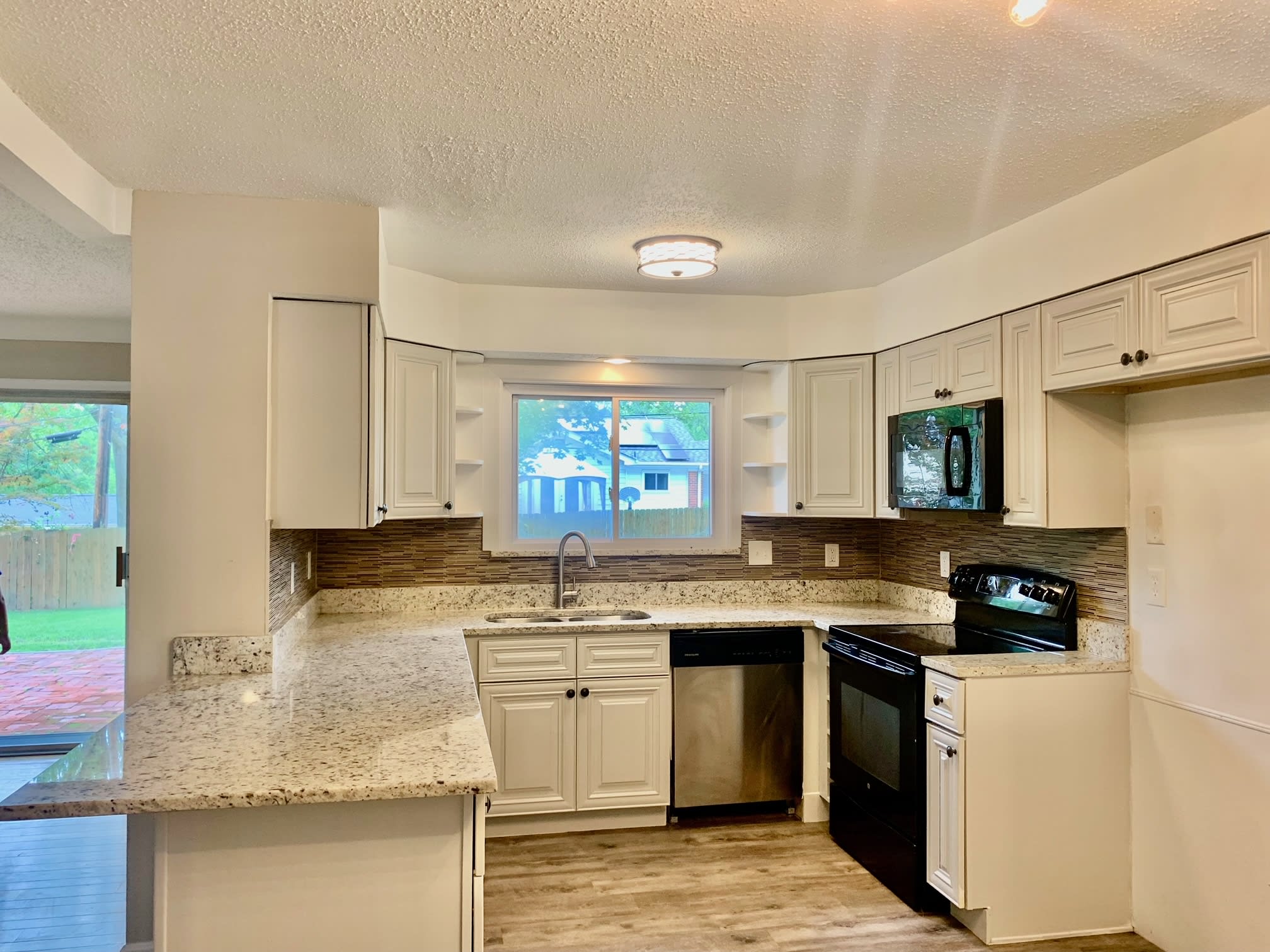 1411 Old Farm Dr – photo 3