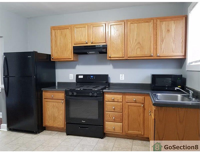 1099 North Kenwood Avenue – photo 2