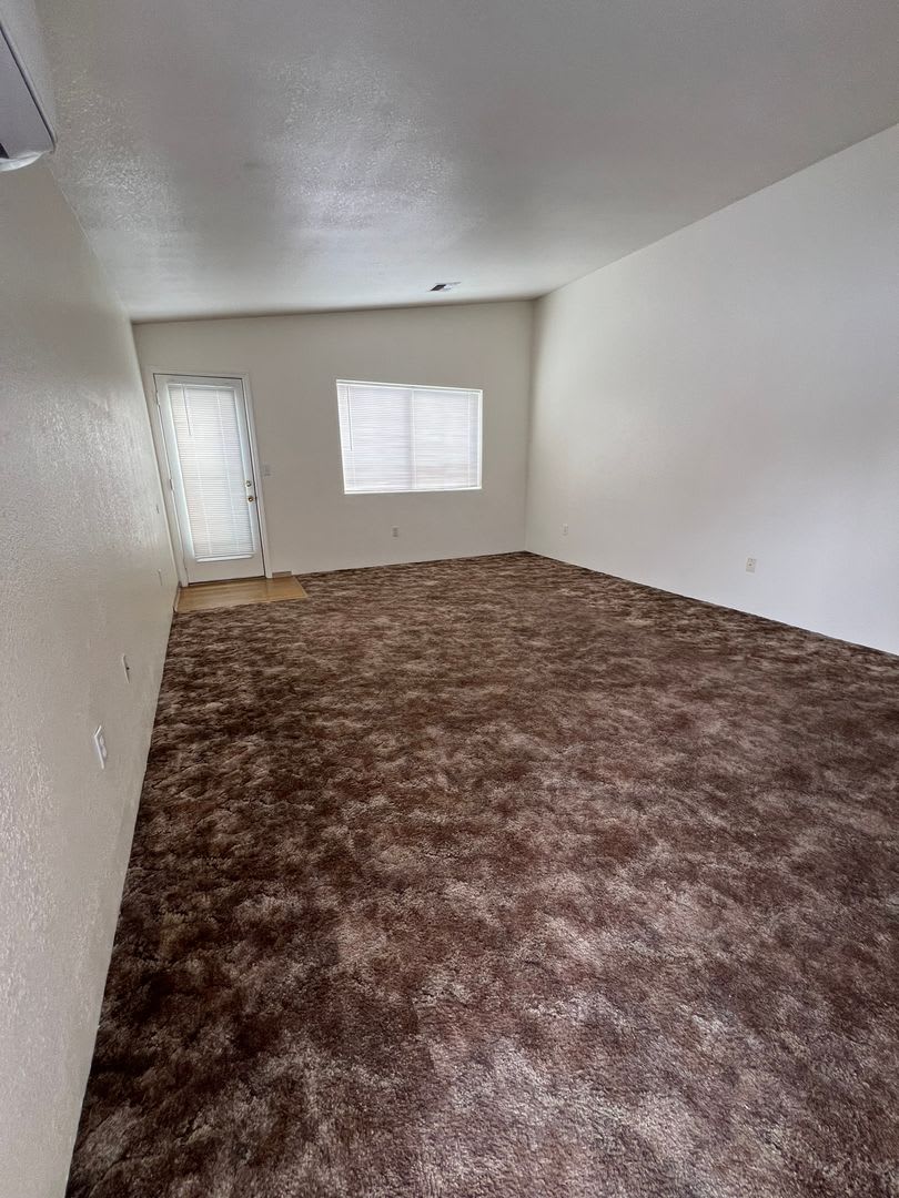 Tri Level 2 Bedroom 1 5 Bathroom Duplex Located Near Sky Lakes And Oregon Tech – photo 2