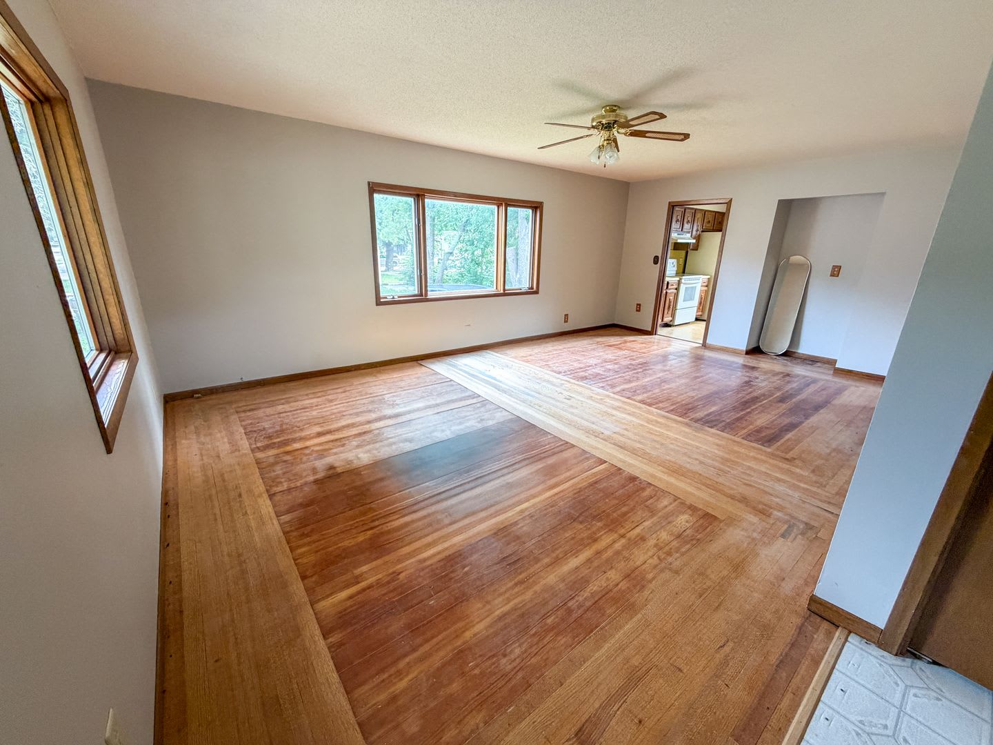 609 N Edmunds 4 Bedroom 1 5 Bathroom House With A Large Garage Off Street Parking And Central Ac – photo 2
