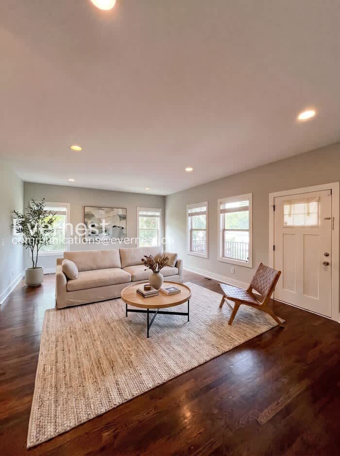 2115 Burns Street – photo 2