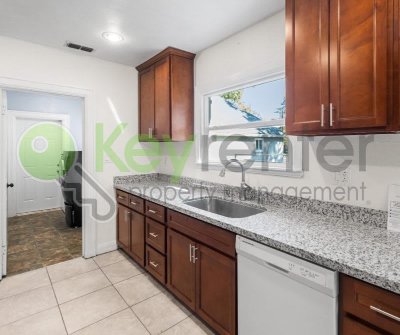 2905 Garfield Avenue – photo 2