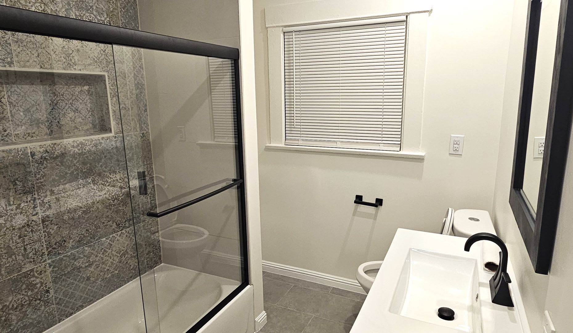961-963 W 42ND STREET – photo 4