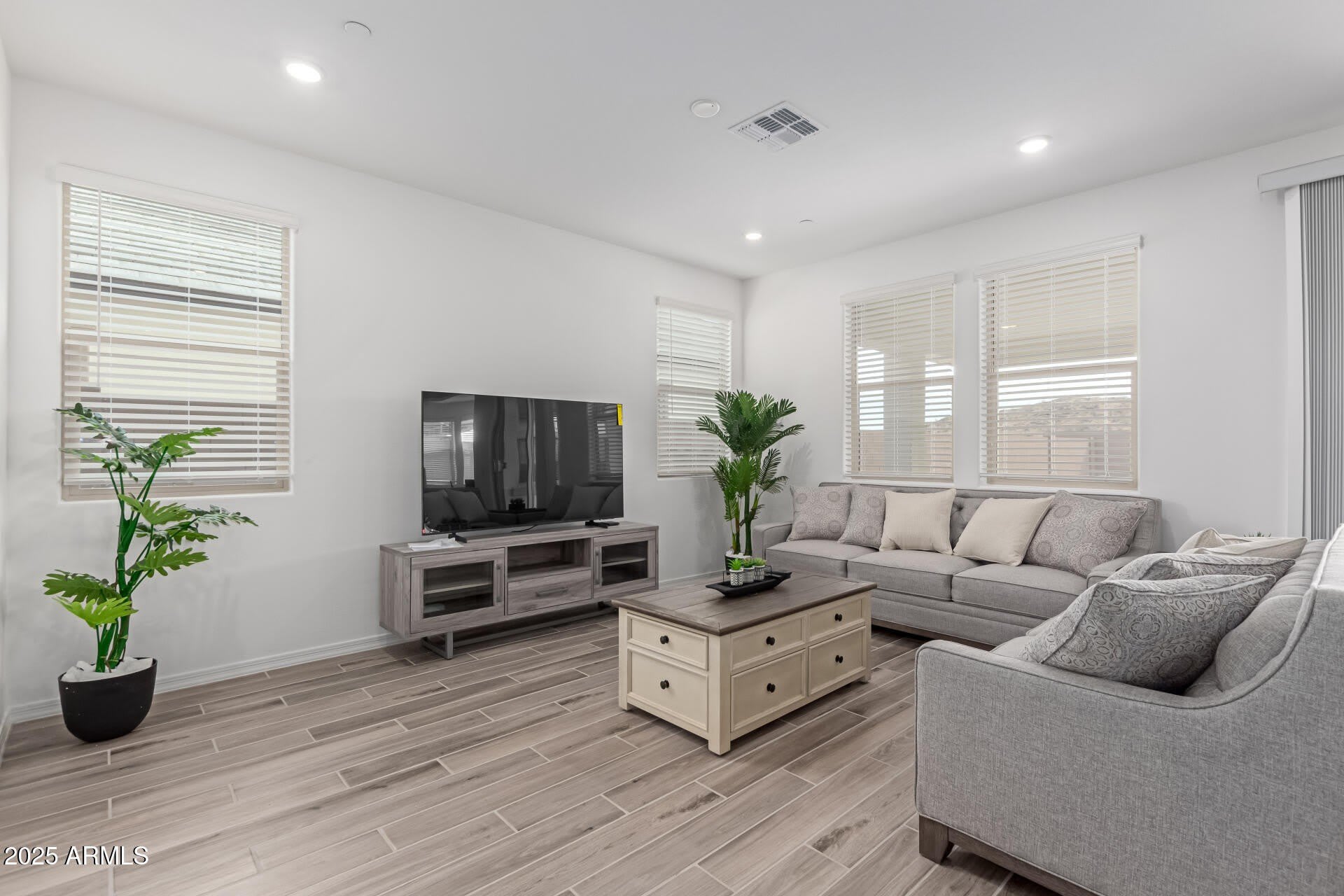 21283 W EDGEMONT Avenue – photo 5
