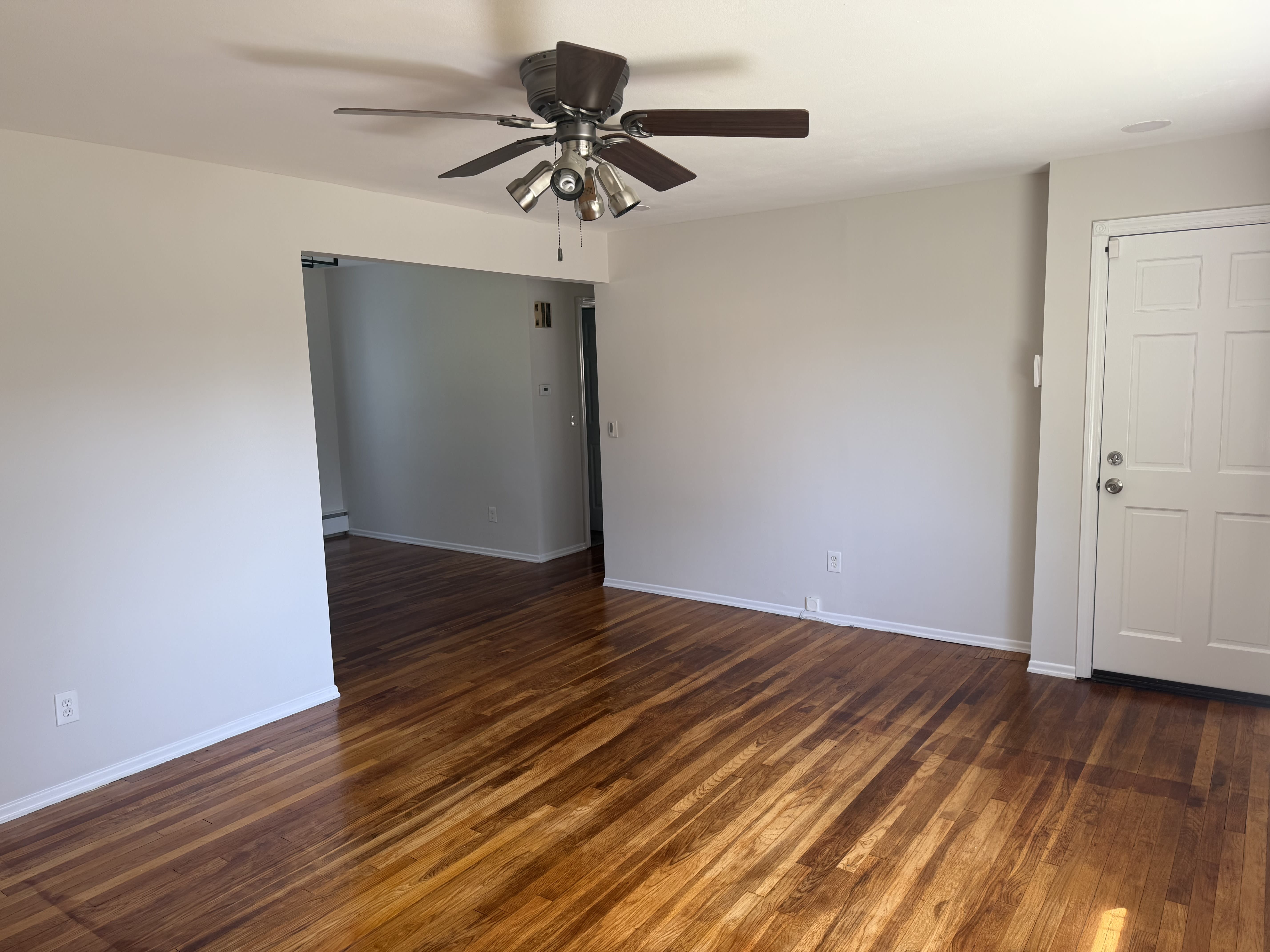 123 E 10th St – photo 4