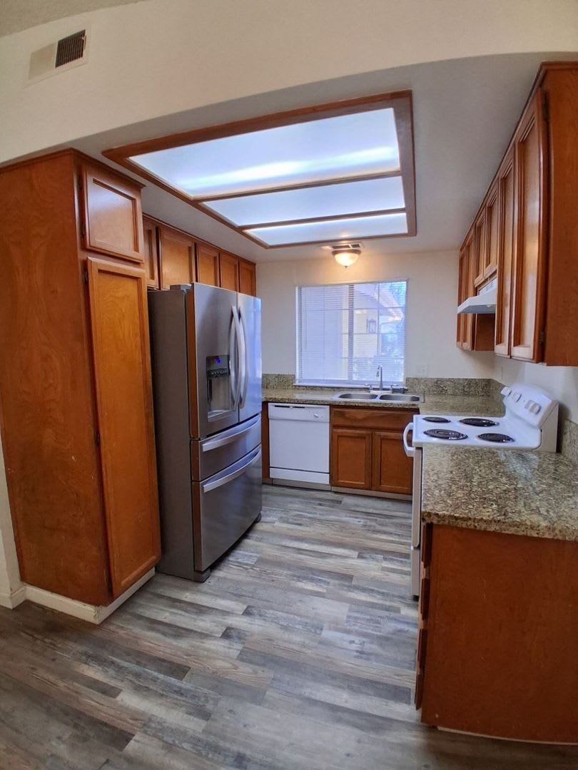 SPECIAL: HALF OFF FIRST MONTH'S RENT! Single Level 3 BR Home w/ 2-car Garage & Backyard! – photo 5