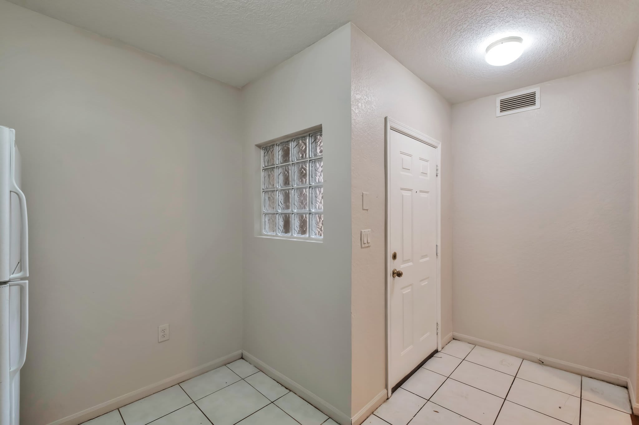 1103 Golden Lakes Blvd Apt 1013 – photo 5
