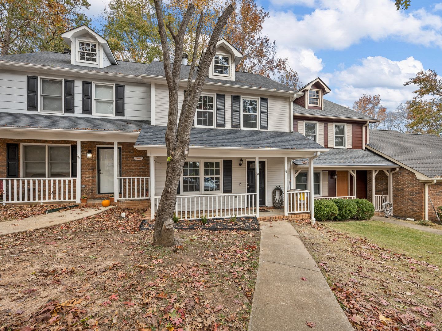 Charming 2Br 1 5Ba Townhouse Pets Welcome No Application Fee If Approved – photo 1