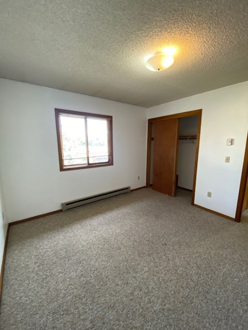 3 Bedroom 2 1/2 Bathroom Townhouse- CLOSE TO MSU – photo 3