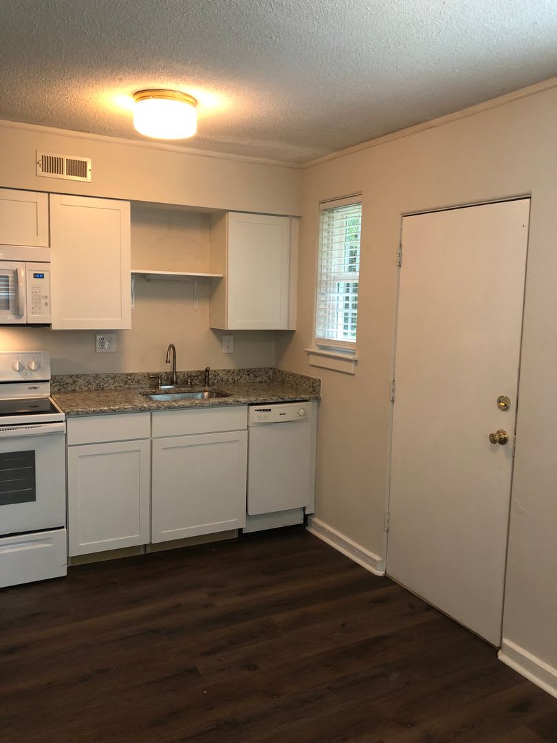 Greenville 2BD/1BA, 896SF – photo 3