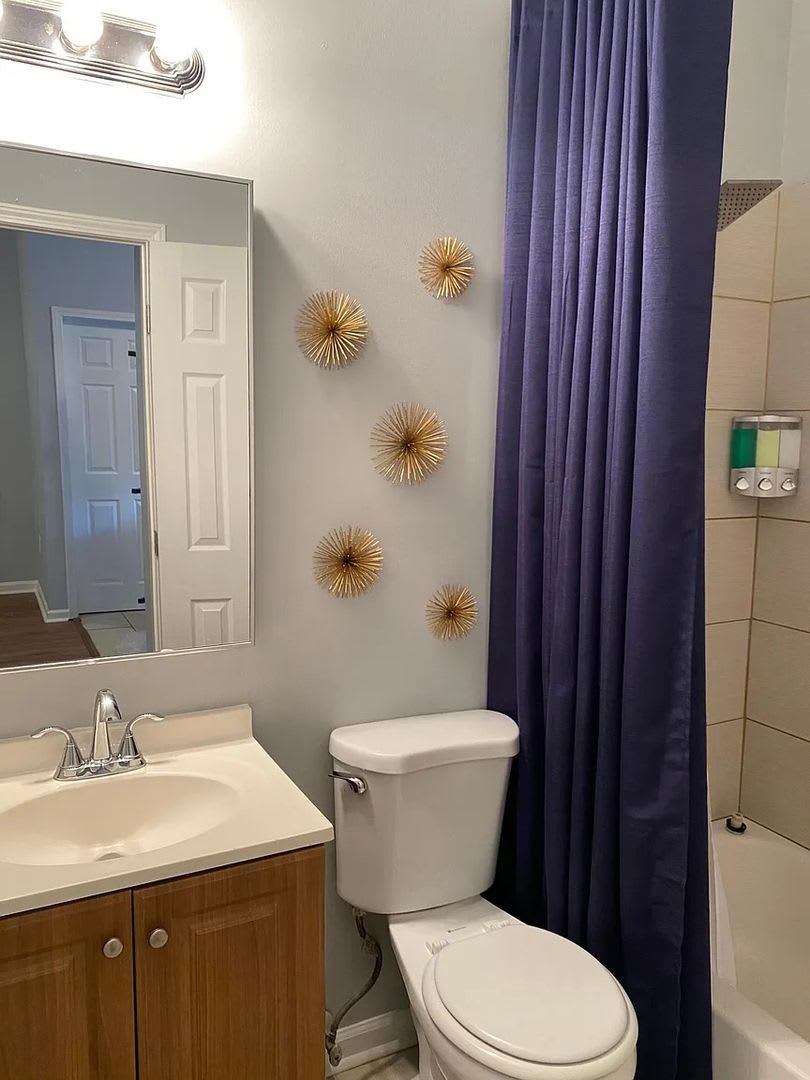 Room in 4 Bedroom Home at Jones Ave NW – photo 3