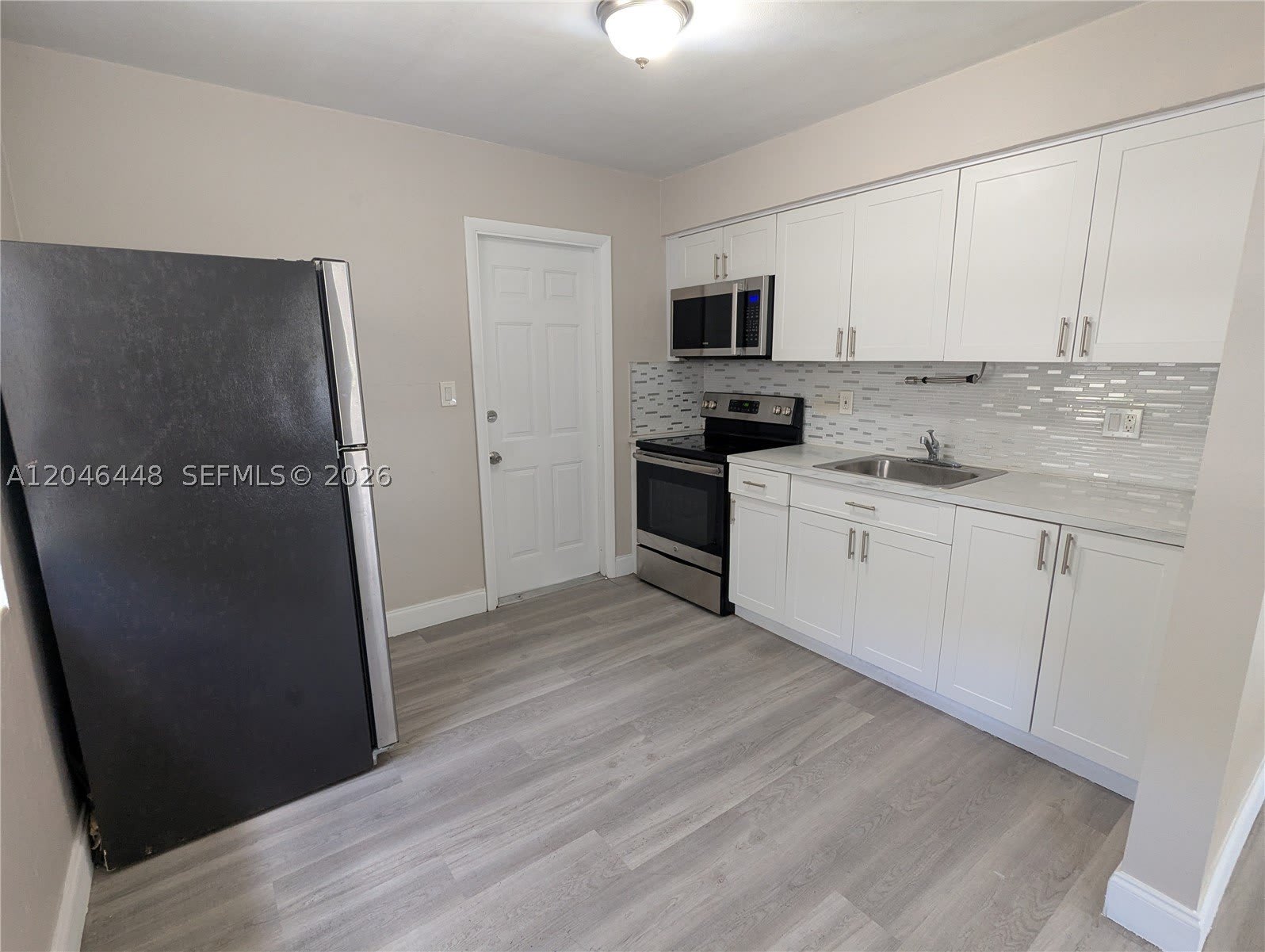 2300 Douglas St – photo 5