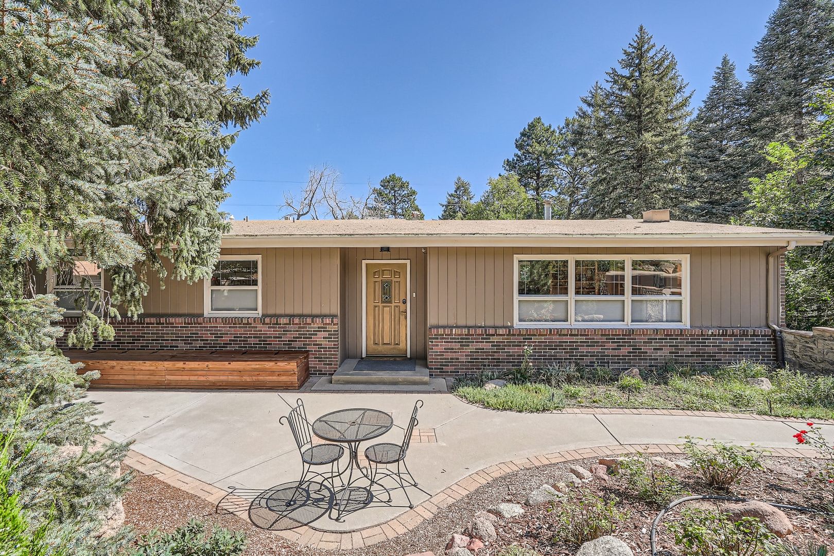 Beautiful 2 BDR Gate to the Foothills – photo 3