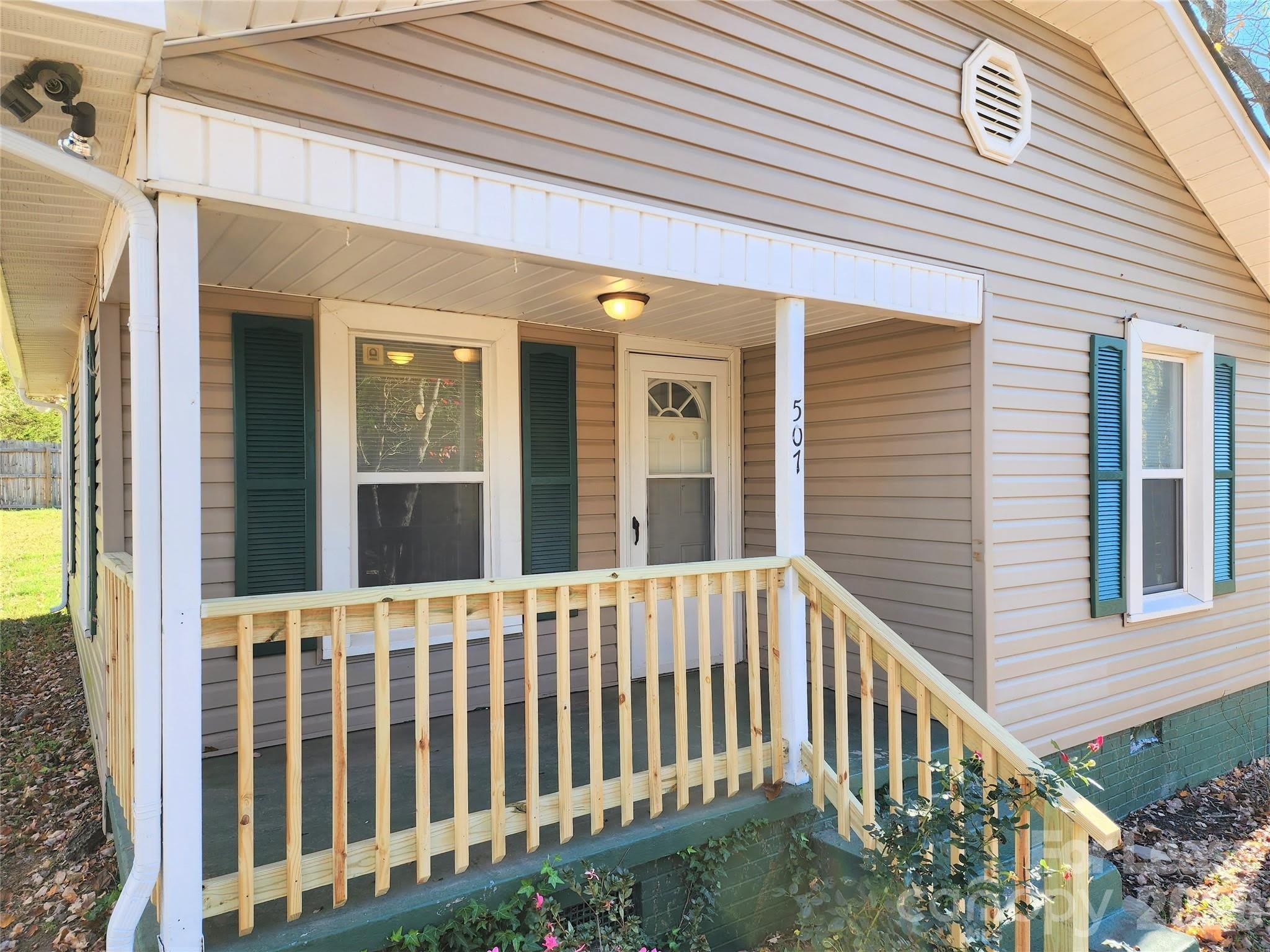 507 S Vance Street – photo 2
