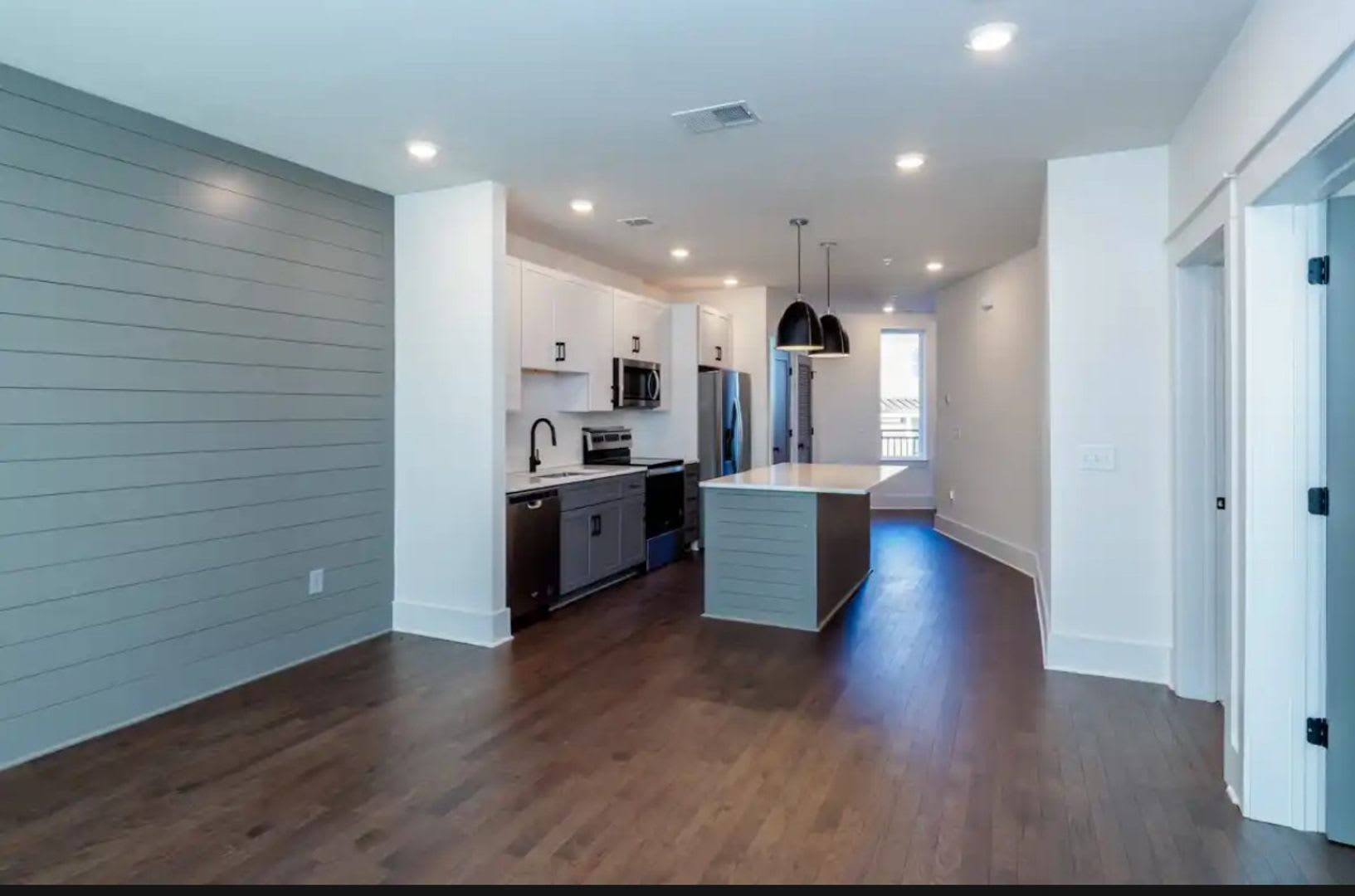 Charming 1BR/1BA home in vibrant East Nashville! – photo 3