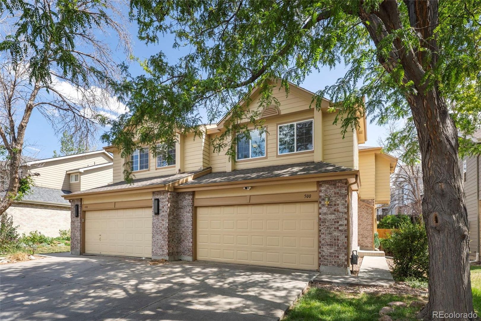 3 Bed Townhome with Large Backyard – photo 1