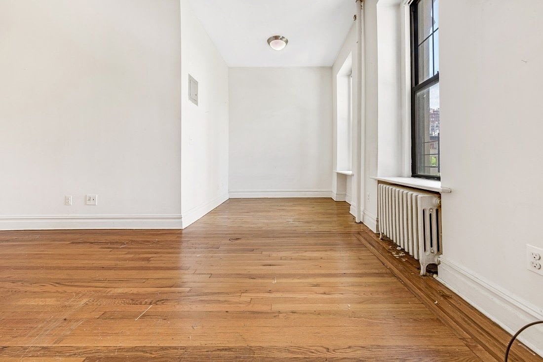 1688 York Ave Apt 4B – photo 4