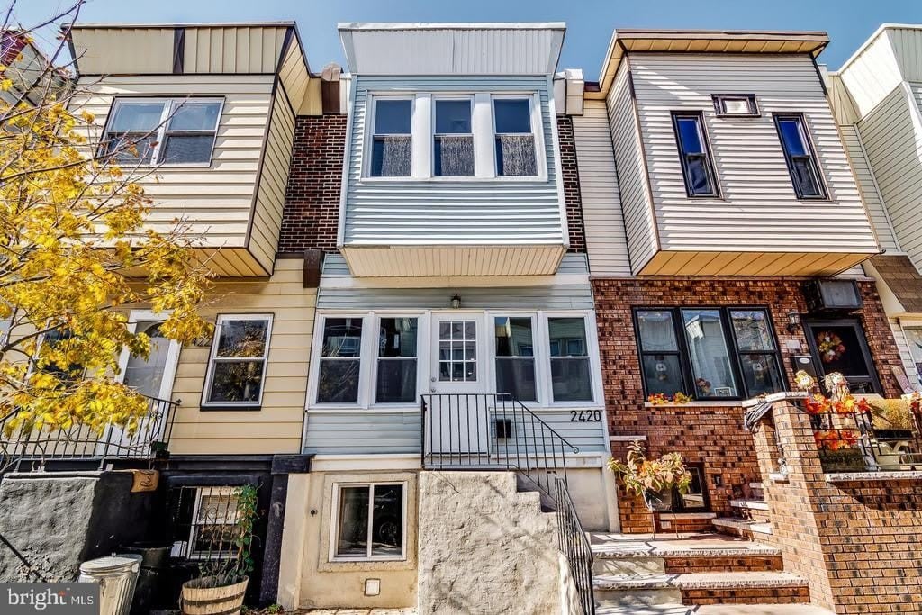 2420 S LEE STREET – photo 1