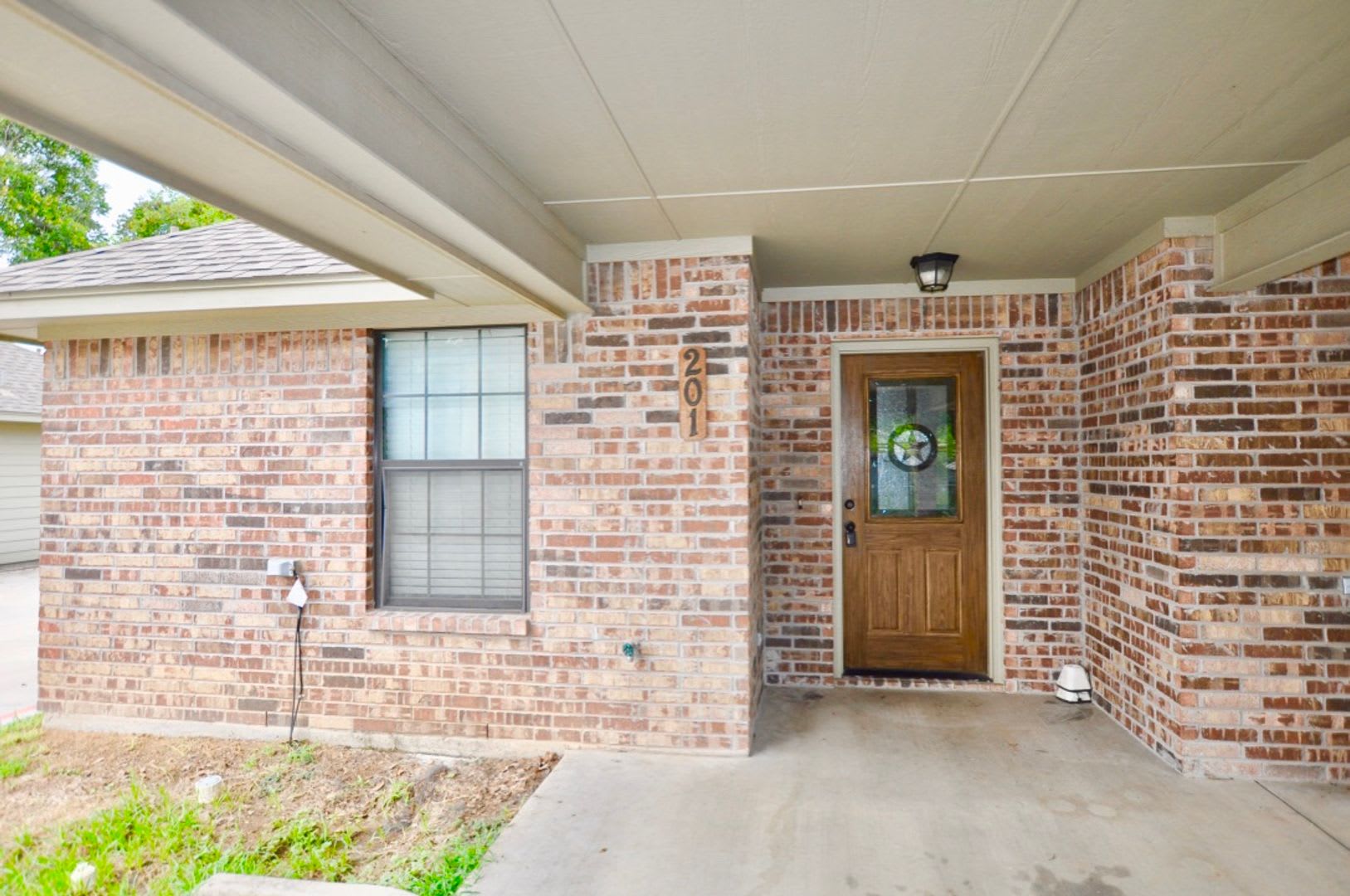 For Lease 1 Br 1 Ba Unit In Triplex In Stephenville Covered Parking Five Blocks To Tarleton State University – photo 2
