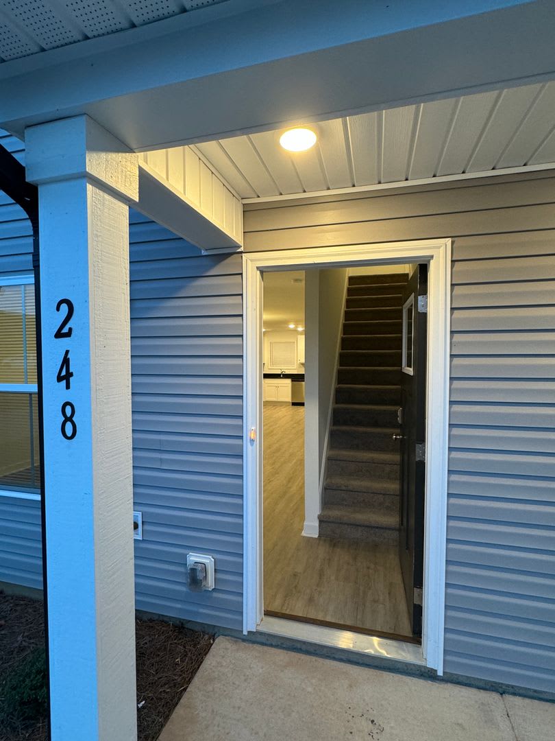 New Construction! 3 bed 2.5 bath townhome – photo 4
