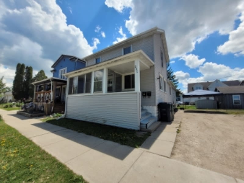 220 6th Street – photo 1