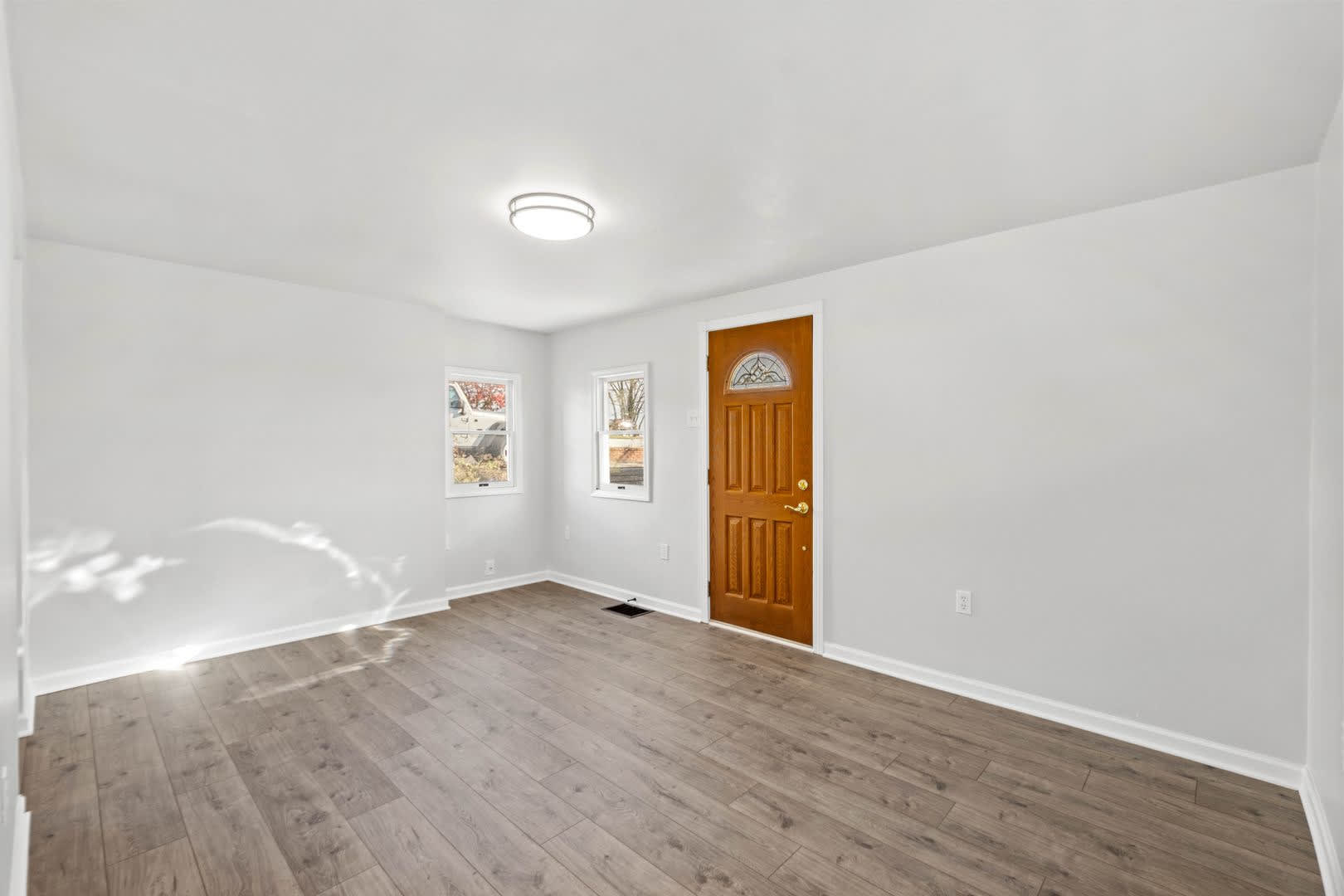 Score 1St Month S Rent Free If Signed By August 28 Gorgeous 2 Bedroom House In West Mifflin Available Now – photo 3