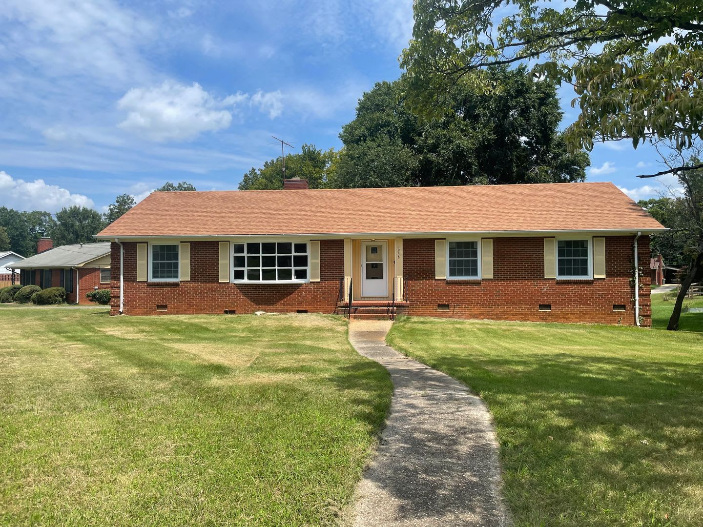 This charming 3-bedroom, 1 1/2 -bath home in Dalebrook (Charlotte, NC) – photo 1
