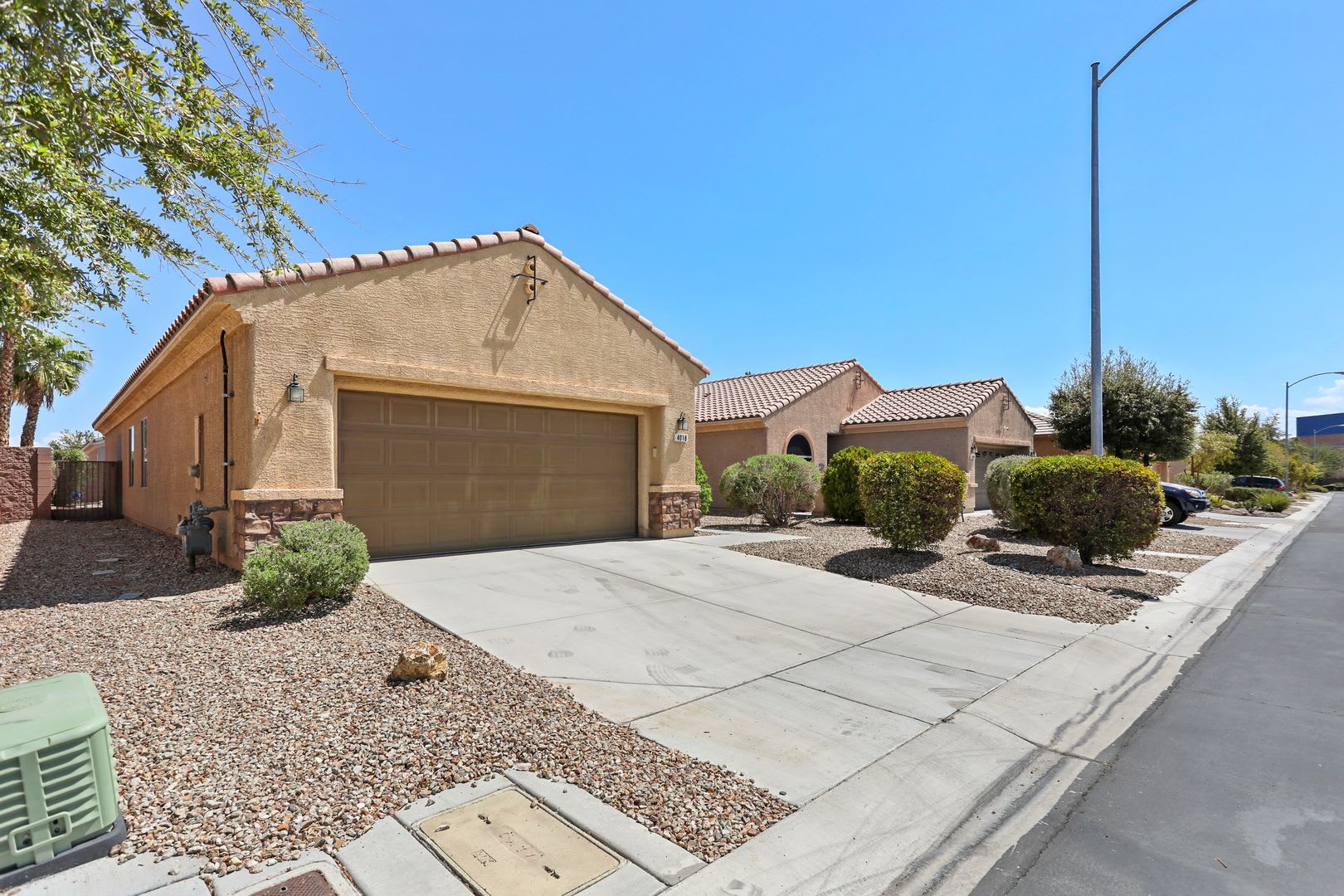 Single Story Pool Home In Stallion Mountain Guard Gated Community – photo 3