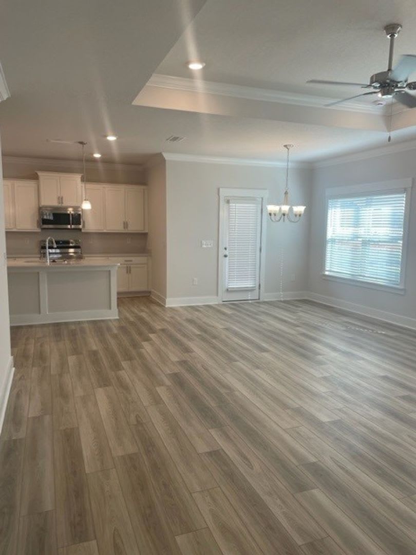 4 Bedroom 2 Bathroom Minutes From Local Beach – photo 3