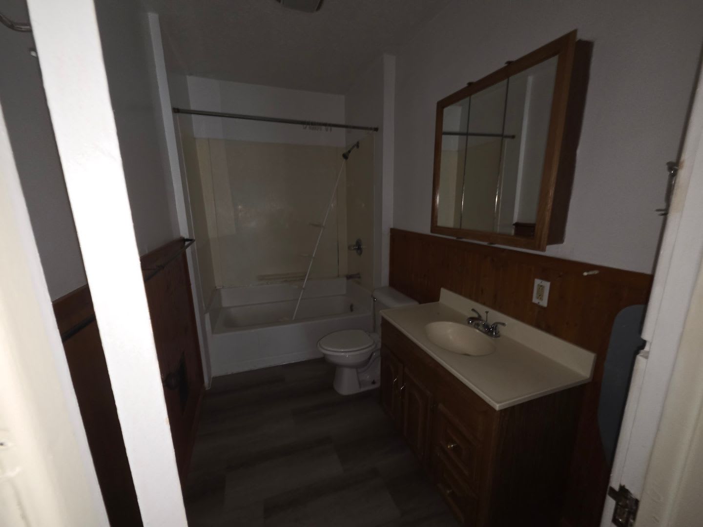upper 1 bedroom unit lower west side – photo 4
