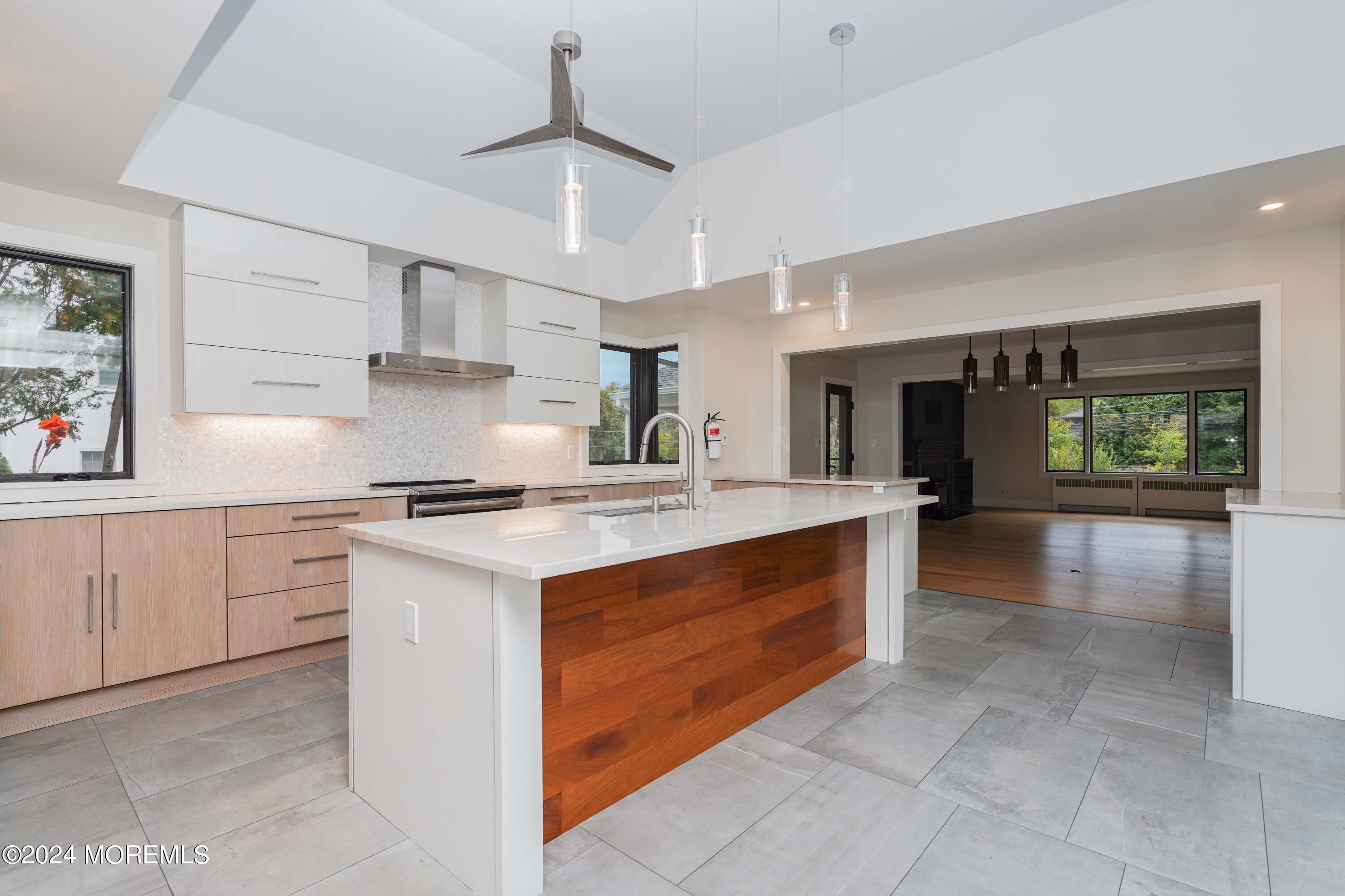 828 Kingston Road – photo 5
