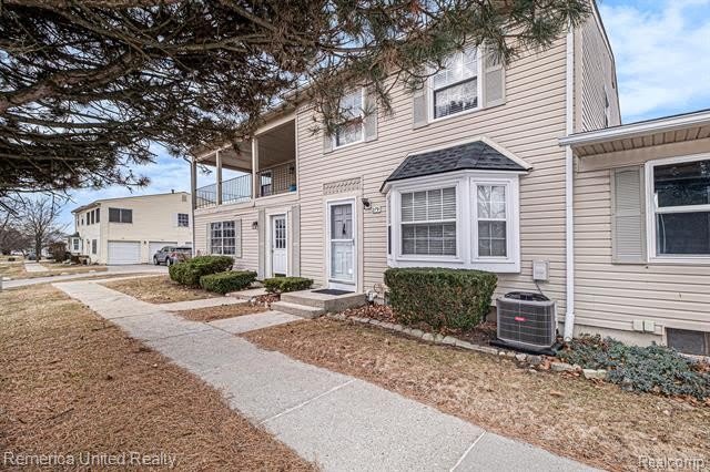 279 Lake Village Drive – photo 2