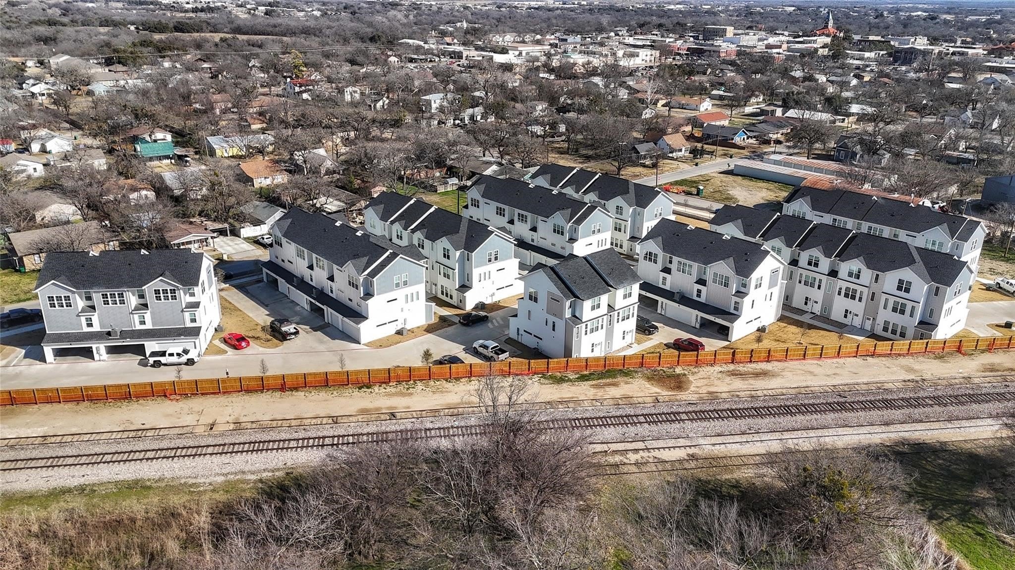 525 W Collins Street – photo 2