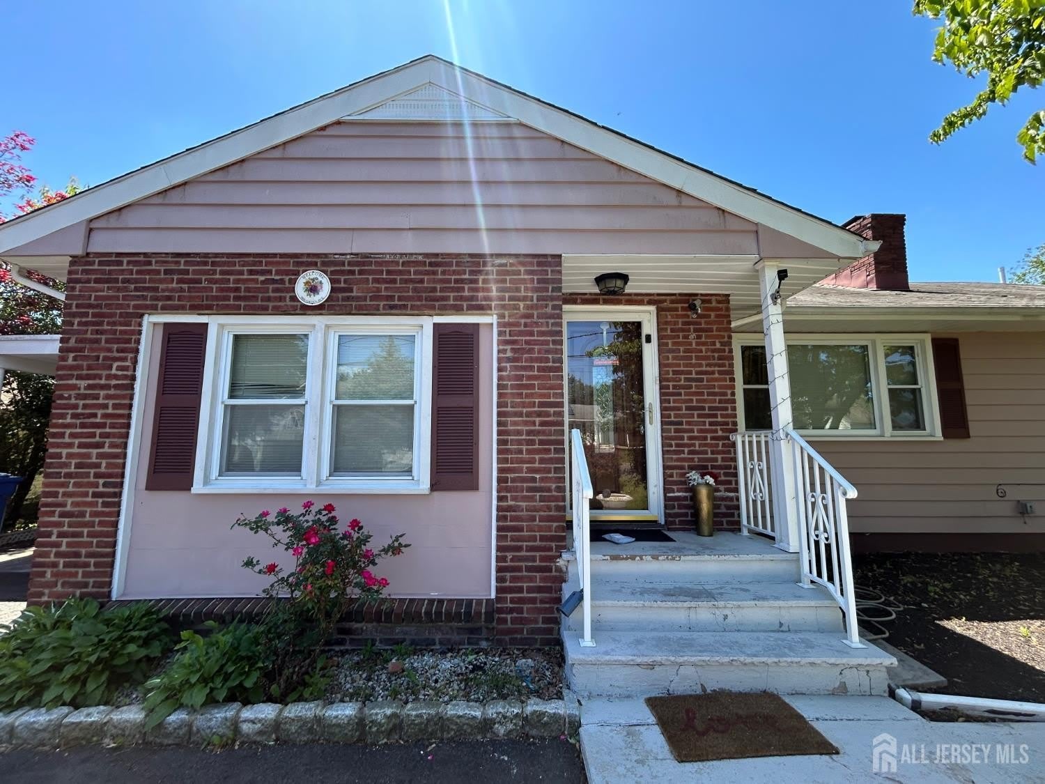 869 Gates Avenue – photo 1