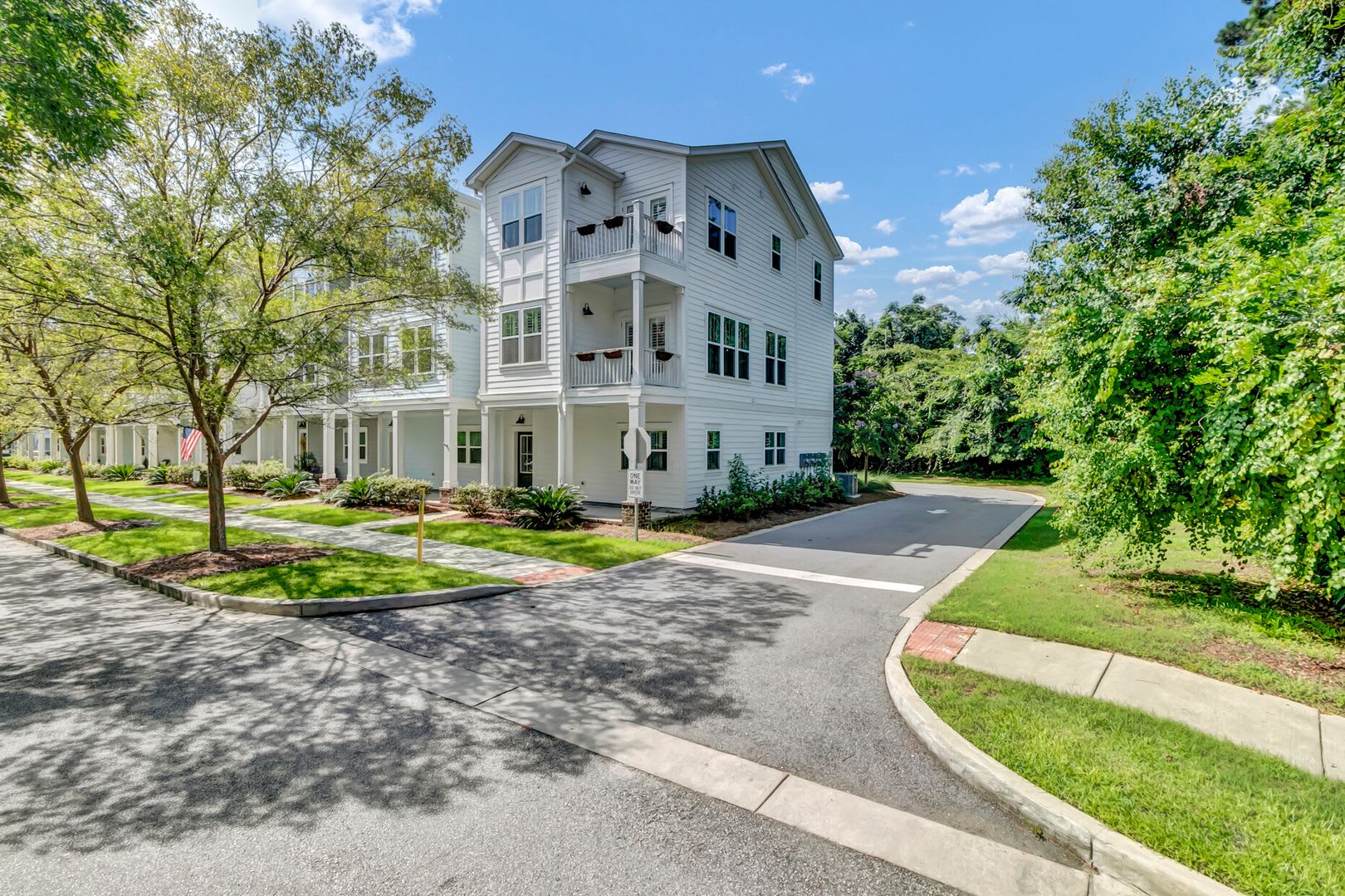 4 bedroom, fully furnished townhouse in Daniels Orchard, Summerville – photo 2