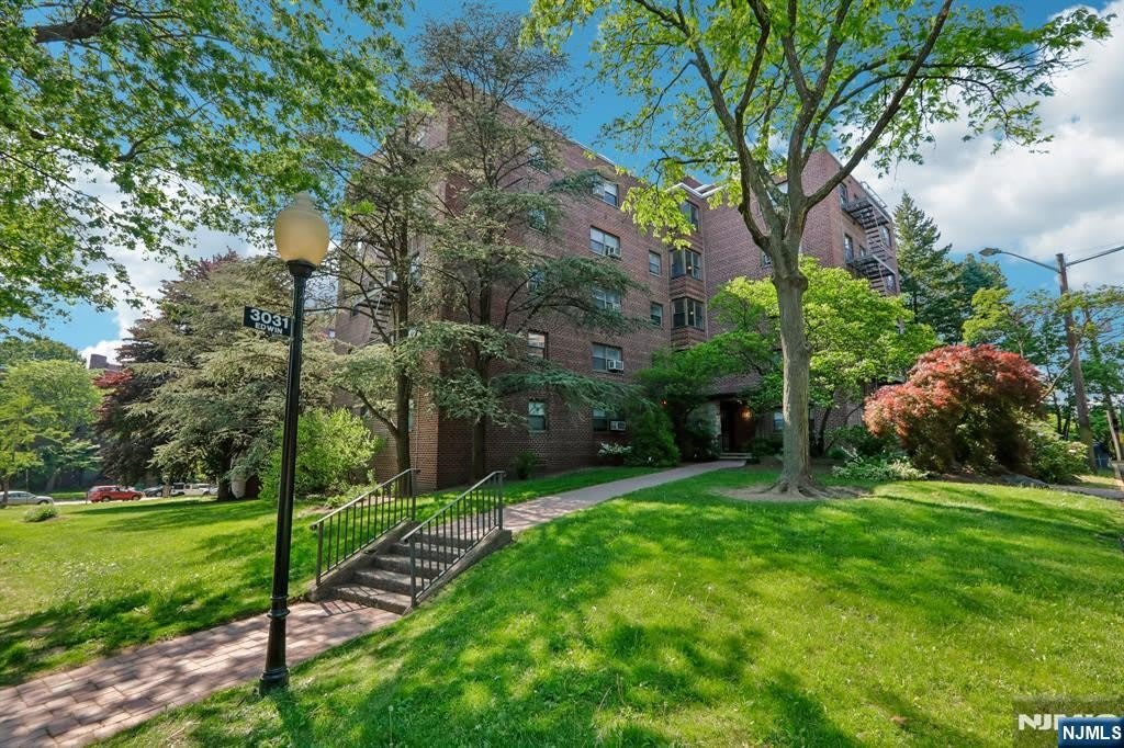 3031 Edwin Avenue – photo 1