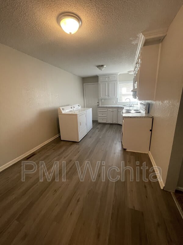 1853 South Grove Street – photo 4