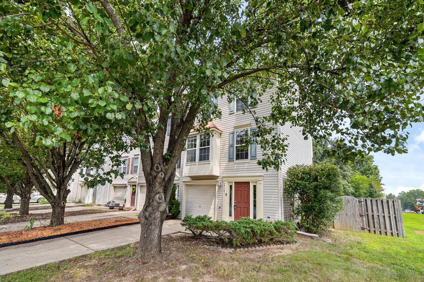 End-Unit Townhome in Spotsylvania! – photo 3