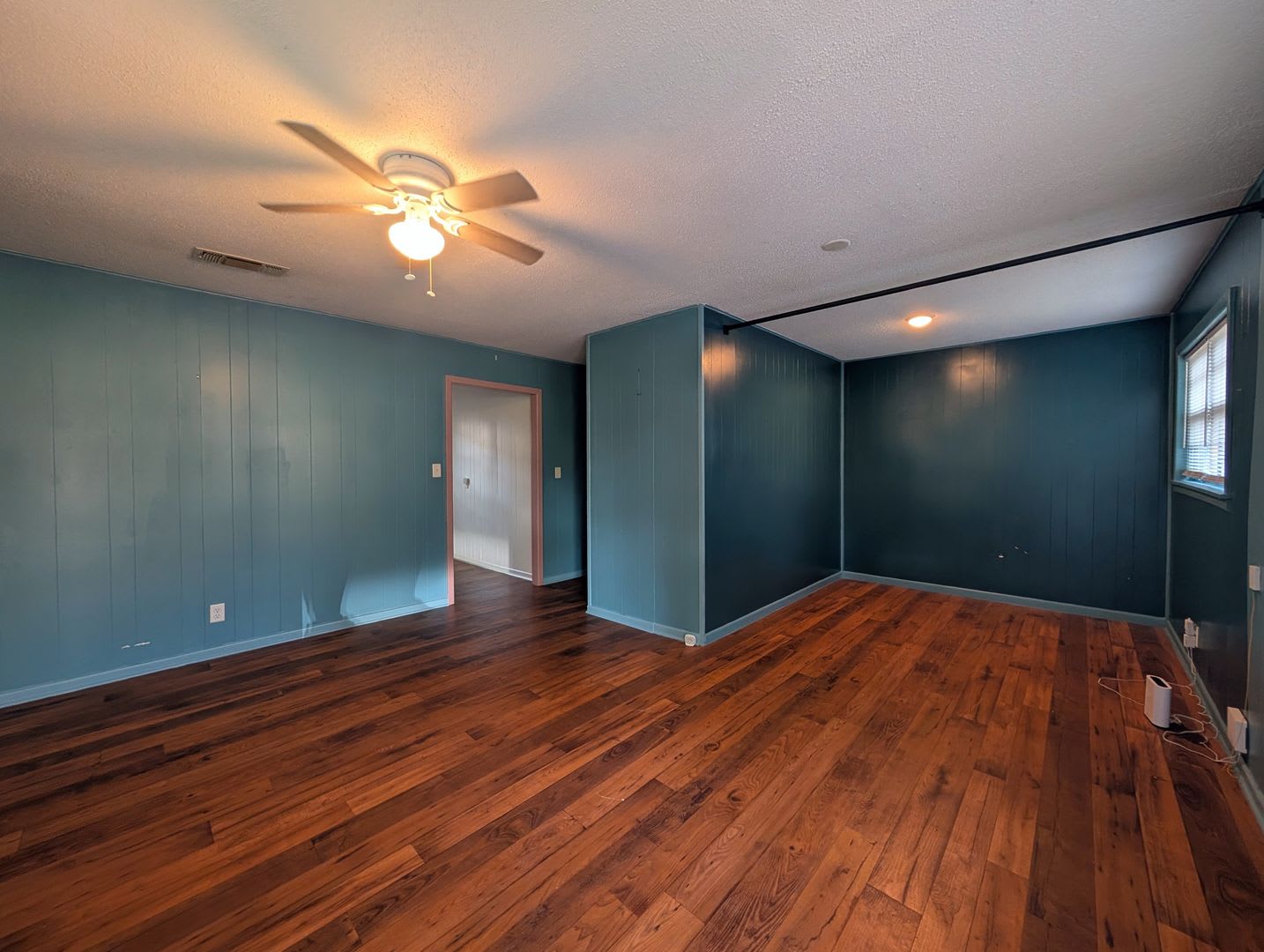 2 Bedroom on the AR side Available Now! – photo 2