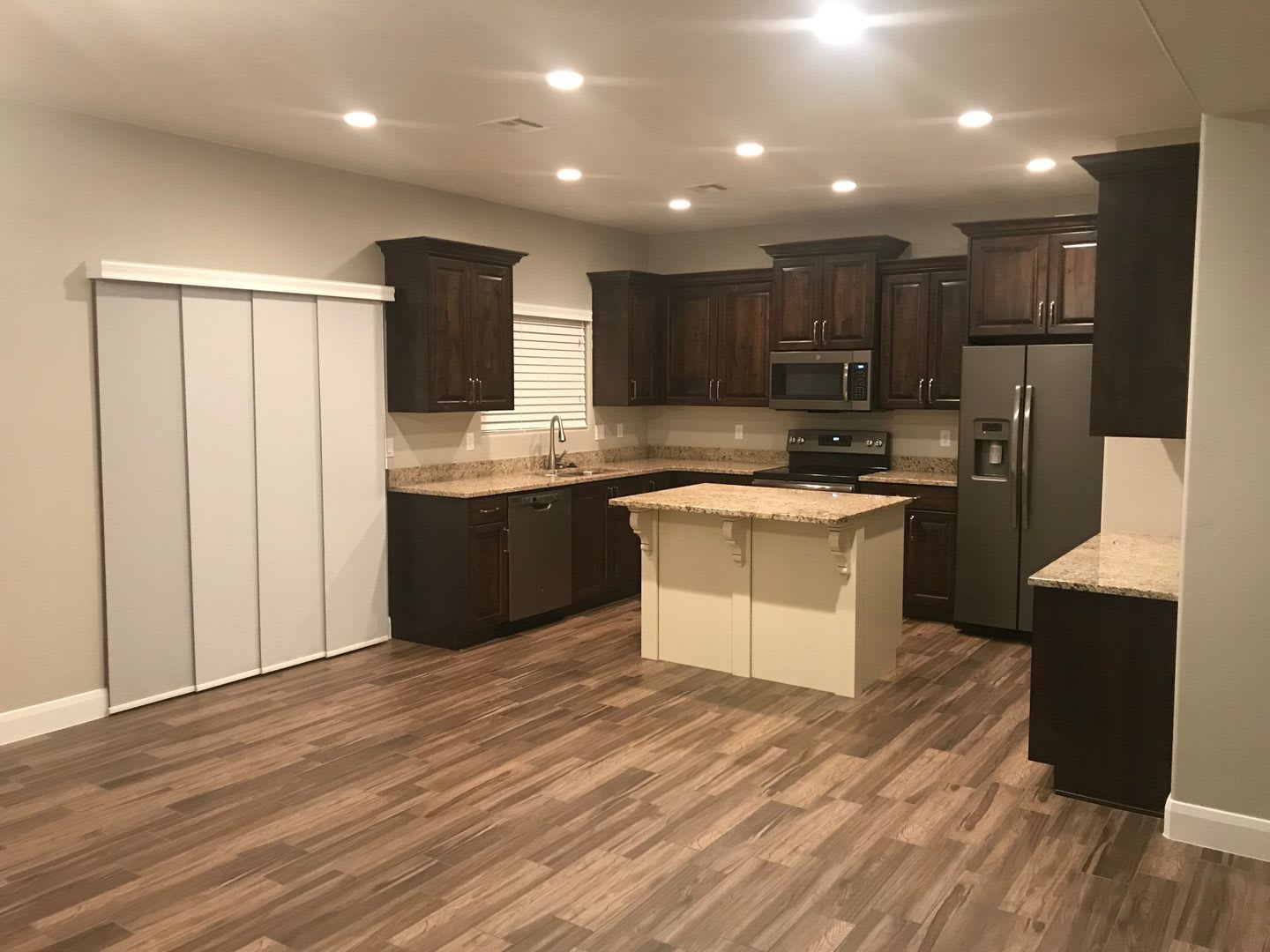3 bedroom 2.5 bathroom Townhome in Santa Clara! – photo 3