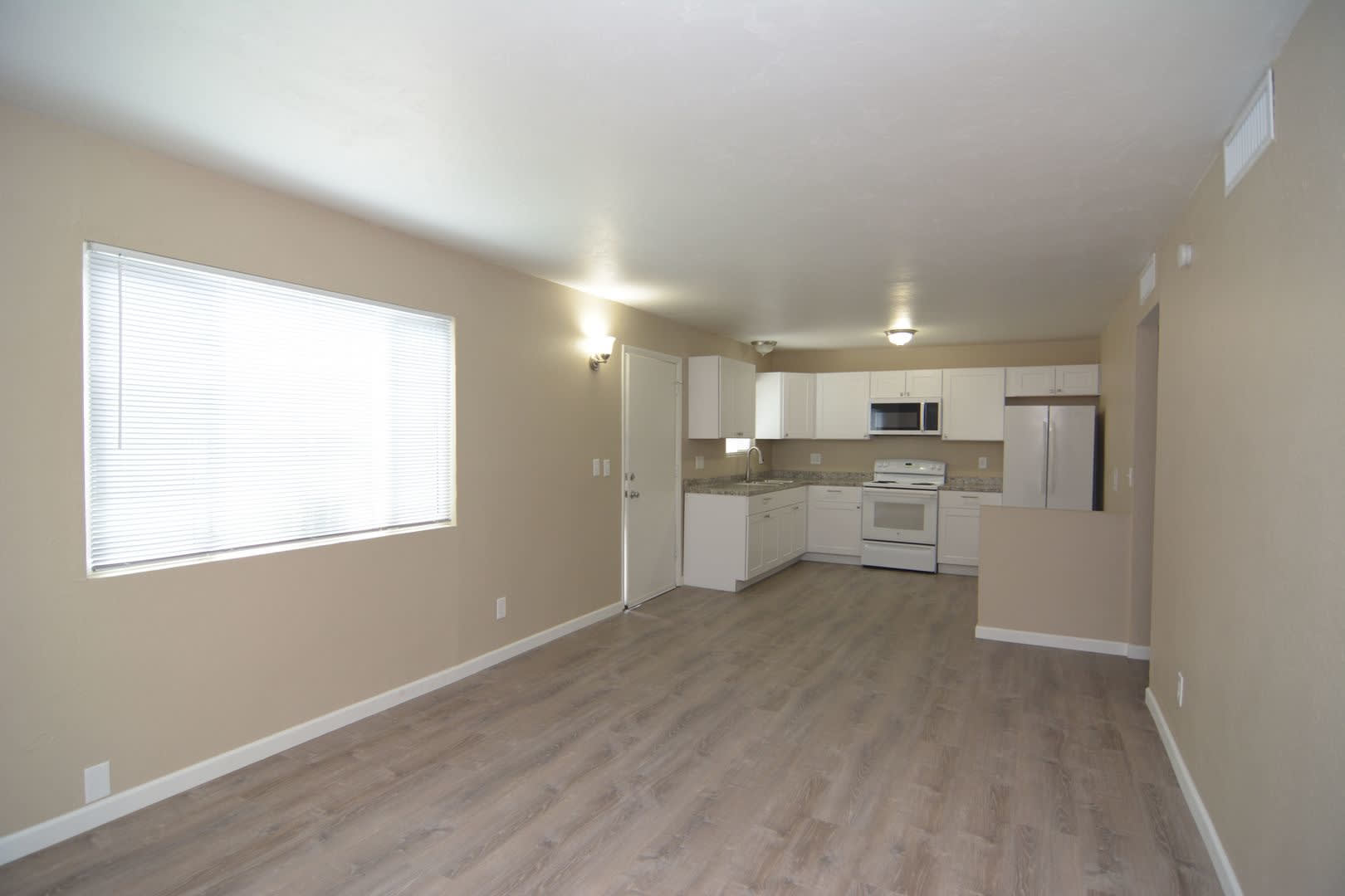 Recently Remodeled 2 Bedroom 1 Bath Fourplex! Great Central Location! – photo 4